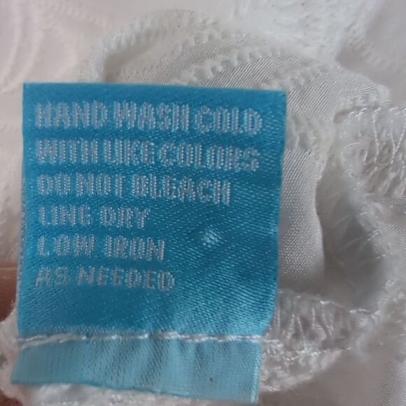 J. McLaughlin White Embroidered Floral Button Front Blouse 3/4 Length Sleeves - Picture 6 of 9